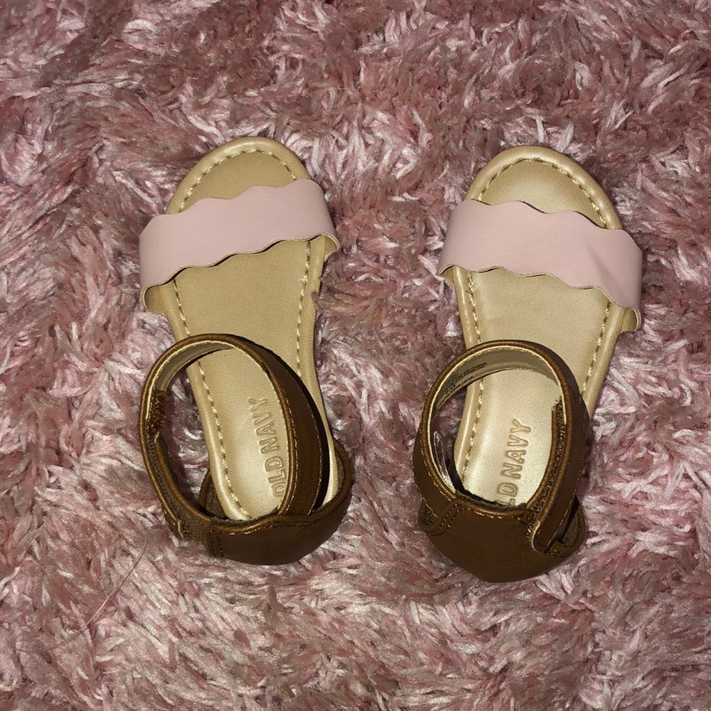 Old navy sandal size 5c
